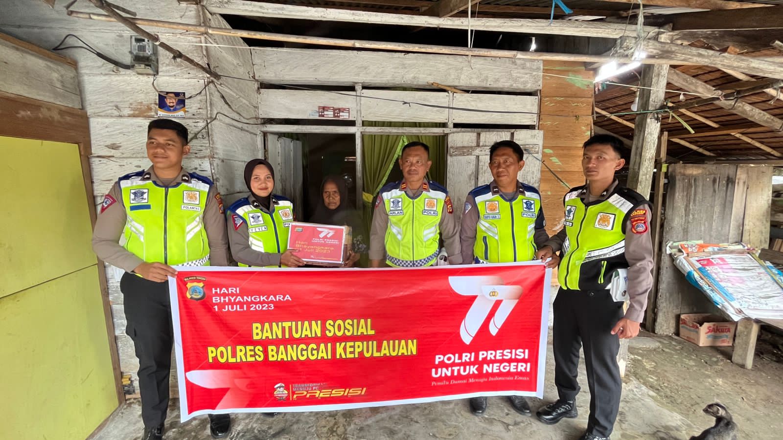 Satuan Satlantas Polres Banggai Berbagi Sembako