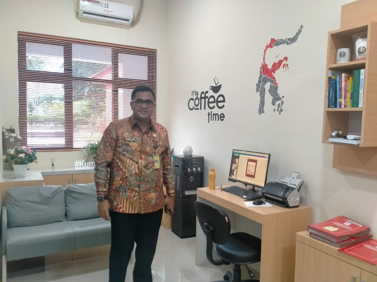 Ruang tempat para pengunjung atau tamu media yang akan melakukan pengetikan berita semua sudah disiapkan oleh Kantor Imigrasi